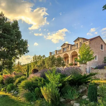 Villa Residencia *
